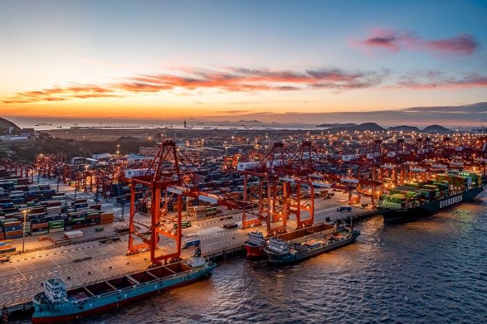 物件啤酒从中国青岛启用货船配送喀麦隆洛洛多夫