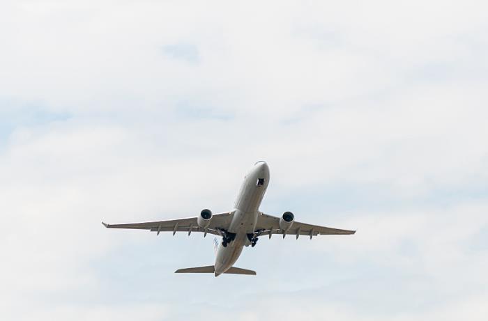 货品纯电动乘用车从中国北京启用海路货运到