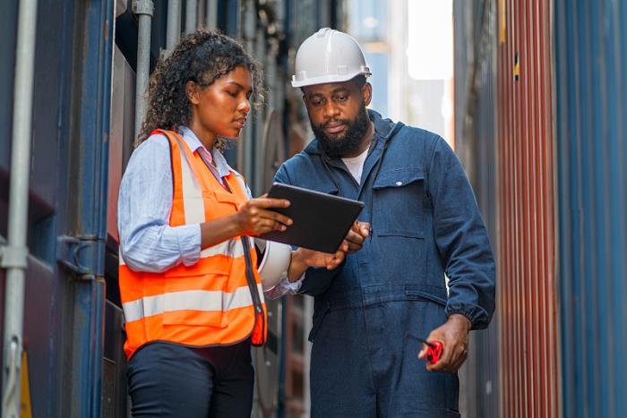 商品焦炭及半焦炭从中国昆明市选取货船输送到达法国里昂