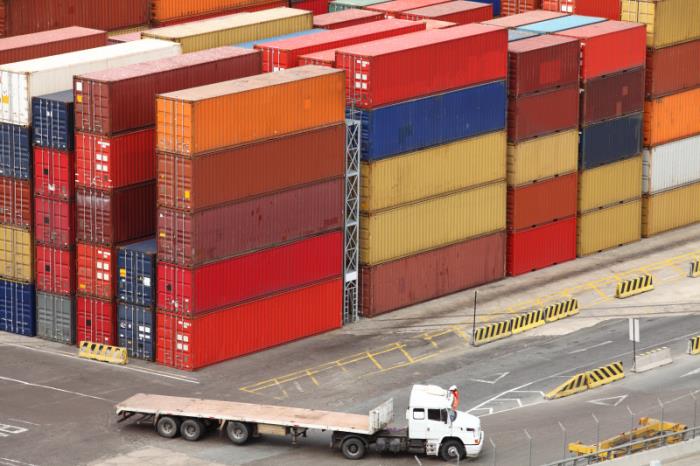 产品摩托车从中国香港挑选货船运输到