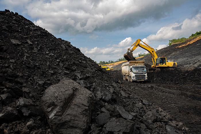 货物混合动力客车（10座及以上）由中国深圳选取货轮输送到东南亚曼谷
