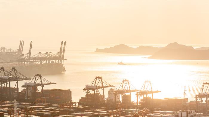 物品非插电式混合动力乘用车由中国镇江启用水运输送到达