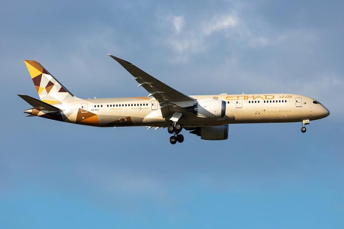 物件水产品由中国香港采取货船运送到