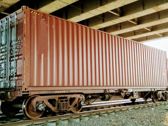 产品灯具灯饰由中国青岛挑选货轮输送到