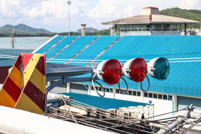 货品水产品由中国武汉采取海洋轮船运送到