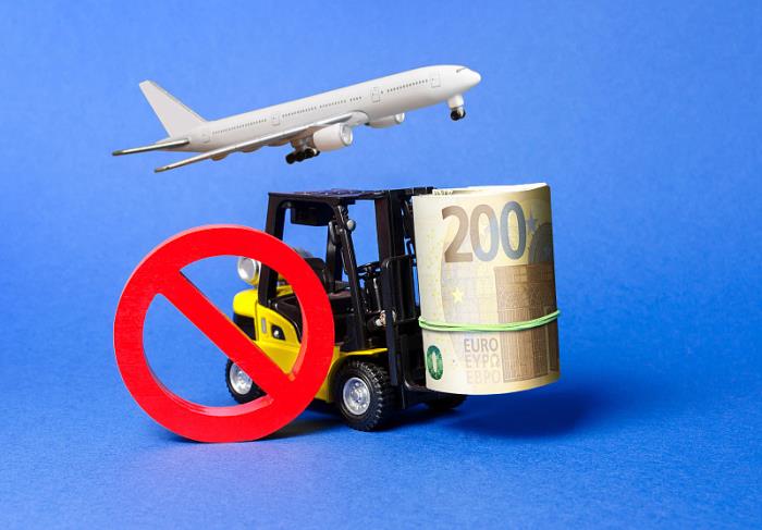 货品五金由中国岳阳采用海洋轮船驳运到