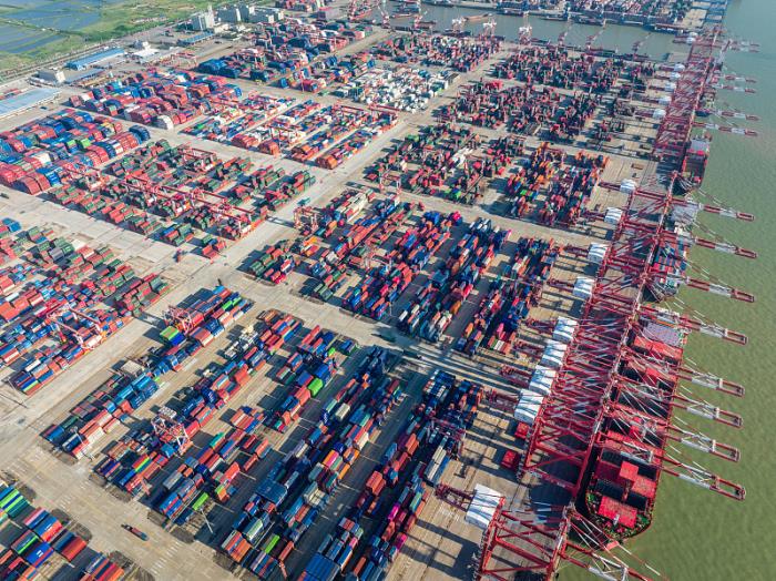 物件客车（十座及以上）由中国东莞采取货船输送到