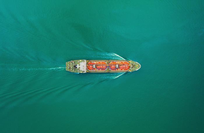 物件水饮由中国深圳选择货轮运到巴西里约热内卢