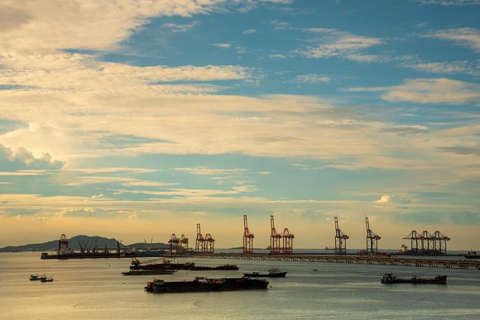 货品灯具、照明装置及其零件从中国厦门启用货船送到