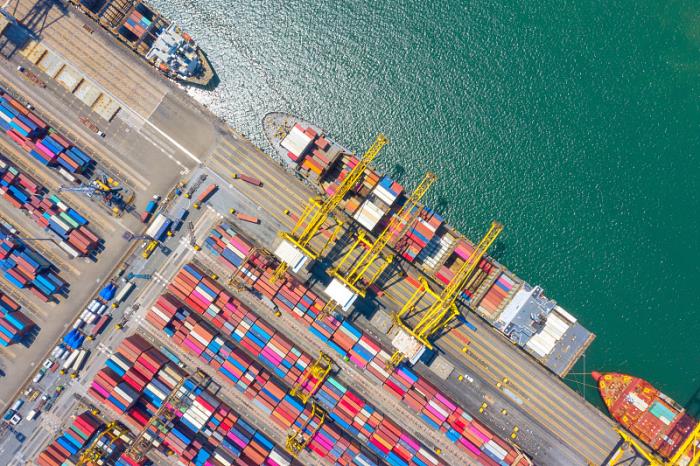 货物运动鞋袜从中国天津采取船运配送