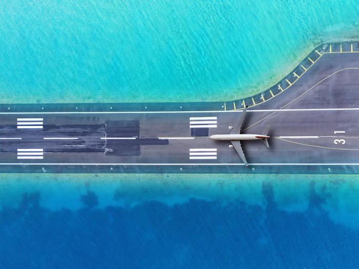 货物方便速食从中国连云港采取货船运到