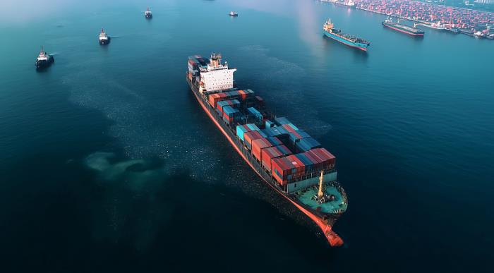 物品建材由中国青岛启用货船送到英国伍尔弗汉普顿