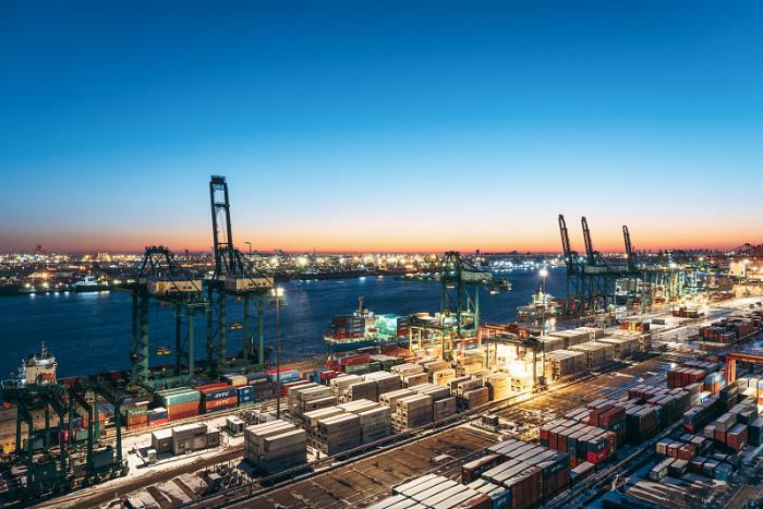 货物啤酒由中国乌鲁木齐选用海洋轮船配送到英国朴茨茅斯