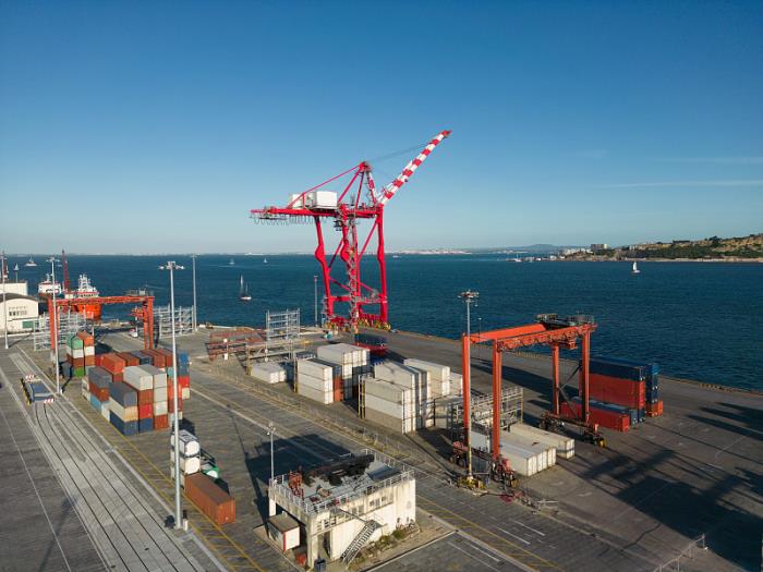 物品电脑数码由中国广州选择船运货运到英国斯温顿