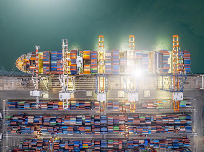 物件氧化铝由天津采用海路输送到英国布里斯托尔