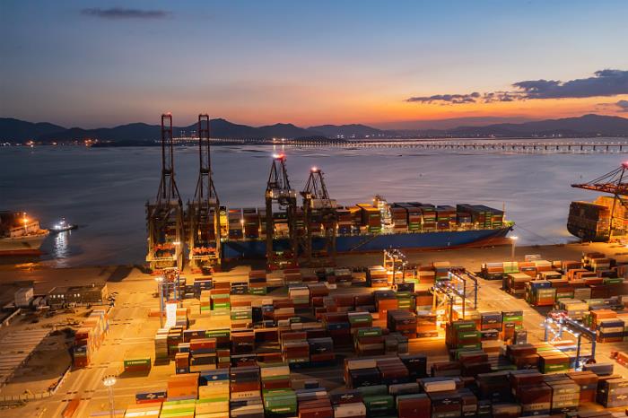 物品柠檬酸从中国上海选用海路输送到英国米德尔斯堡