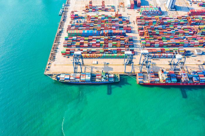 物品汽车用品从中国南京采取船运送到英国南安普顿