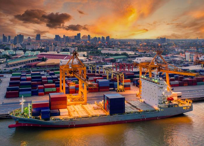 物件户外鞋袜从中国福州选用货船输送到达英国彼得伯勒