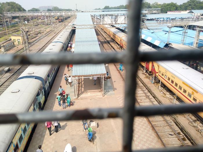 产品钢材从东莞选取货船送到英国贝尔法斯特