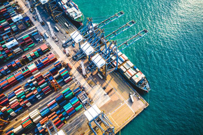 商品集装箱船从中国天津选择水运运到英国伍尔弗汉普顿