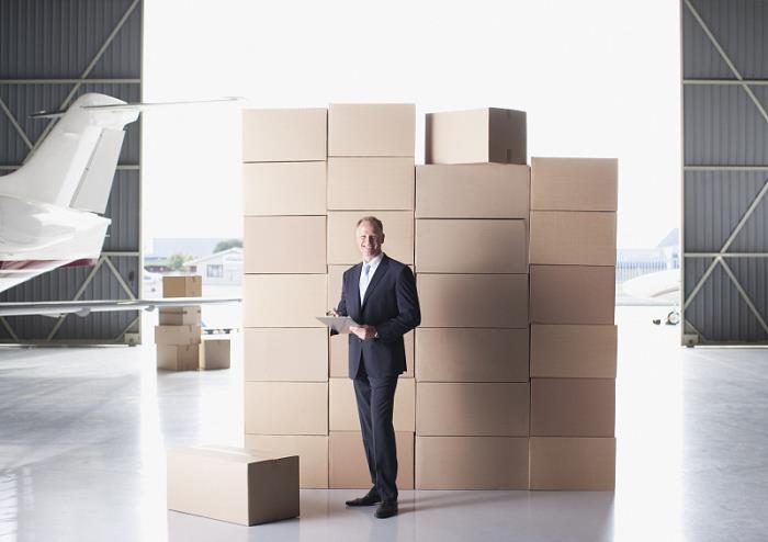 物品鲜花园艺从深圳启用水运输送到达英国米德尔斯堡