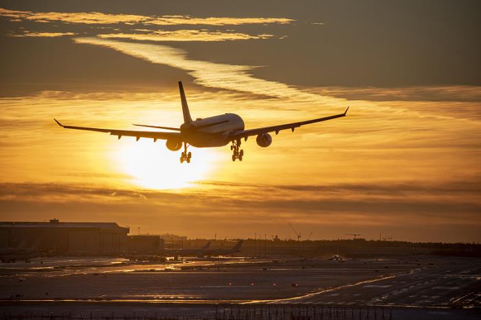 货物缝制机械及其零件从中国重庆采用船运送往英国特伦特