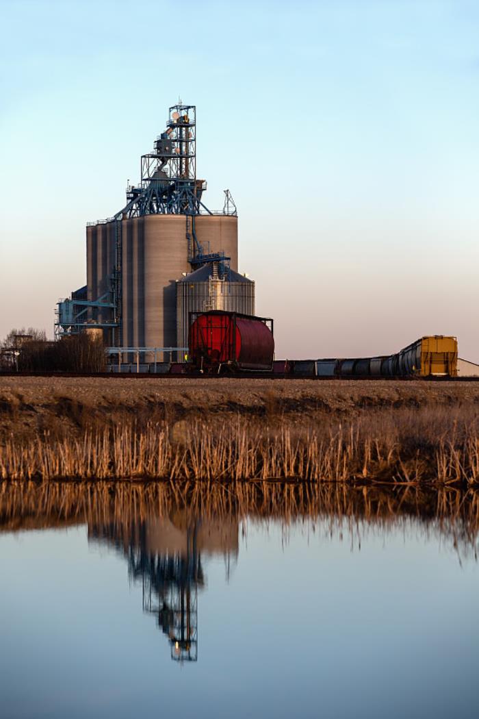 产品化工产品由中国深圳选择水运运到英国朴茨茅斯