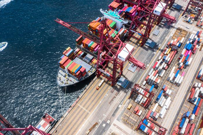 产品日用陶瓷由广州选用货船运送到英国格拉斯哥