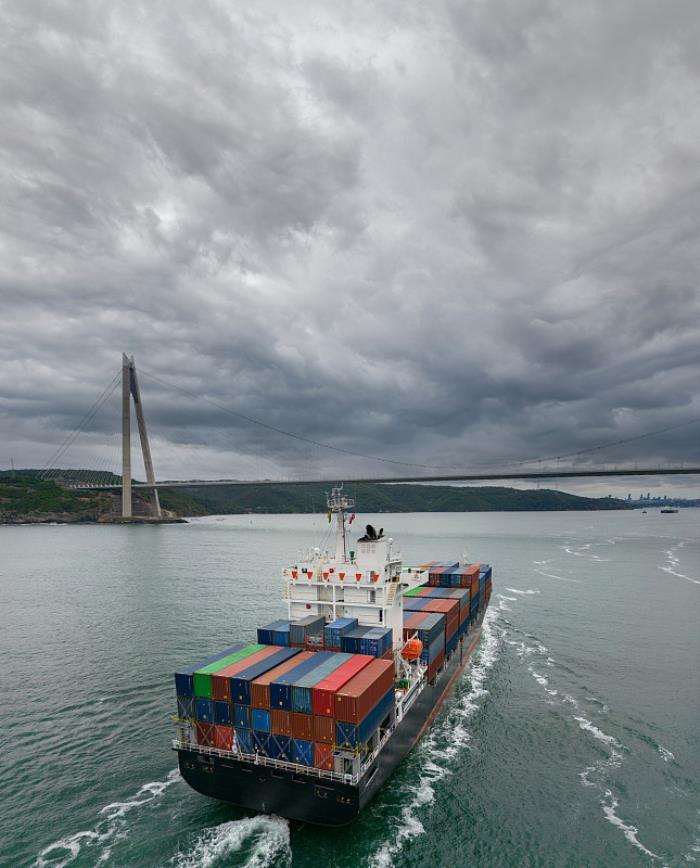 货物礼品从深圳采取海路输送到英国基尔马诺克