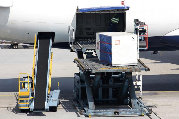 物件纺织纱线由中国长春挑选海运航线输送到英国达文特里