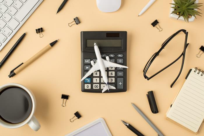 货物纺织制品由中国大连采取海运输送到达英国雷丁