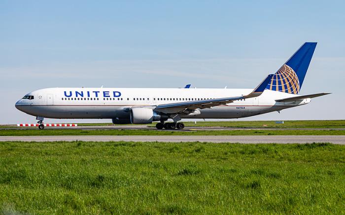 产品有机发光二极管（OLED）平板显示模组从中国上海采取水运运到英国伍尔弗汉普顿