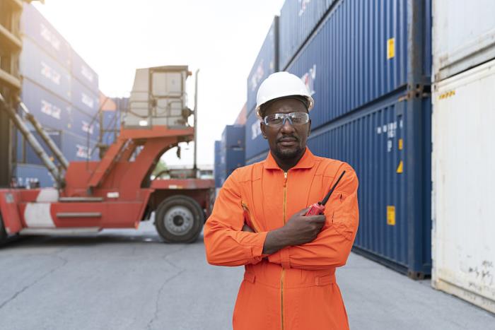 货品休闲零食从中国哈尔滨选择海上线路快运到英国伦敦