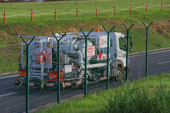 货品影音播放从深圳启用货船配送到英国纽卡斯尔