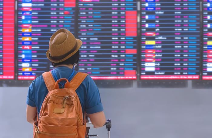 物品集装箱由香港启用船运抵达到英国基尔马诺克