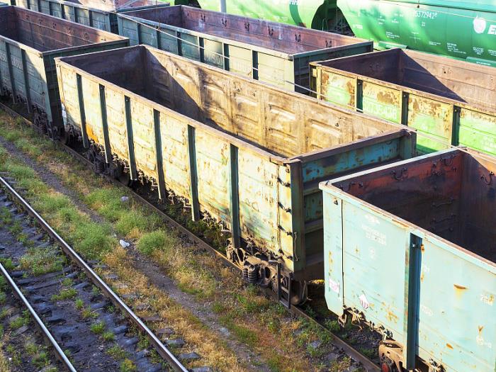 货物日用品由乌鲁木齐采取航运驳运到英国米尔顿凯恩斯