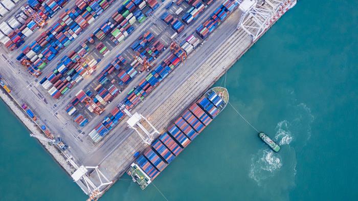 物件角钢及型钢由广州选择船运送往英国费利克斯托