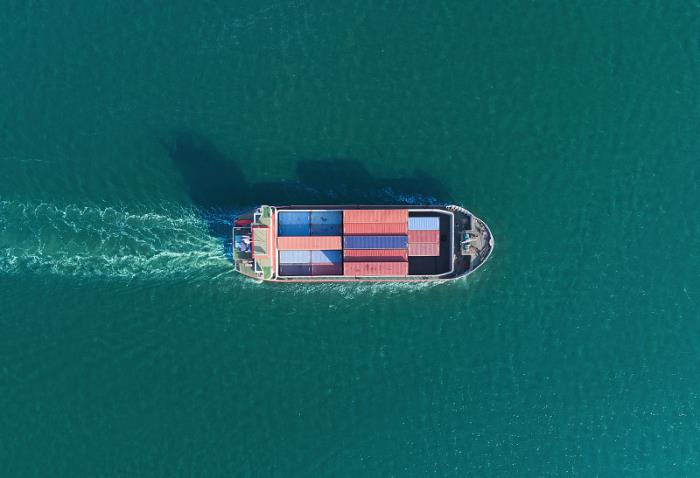 商品面部护理从中国哈尔滨采用海洋轮船送到英国邓迪