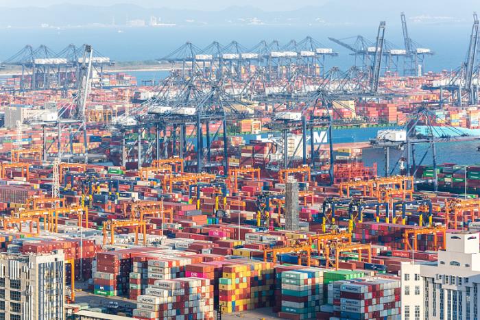 货物基础建材从中国东莞选取海运航线驳运到英国南安普顿