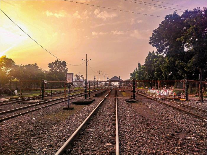 产品危险品从上海采用水运配送到英国莱斯特 产品危险品从上海采用水运配送到英国莱斯特