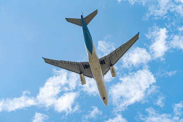 商品冲调饮品由中国选择货船运到英国格里诺克