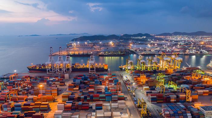 物件文体用品由中国深圳采取海运快运到英国米尔顿凯恩斯