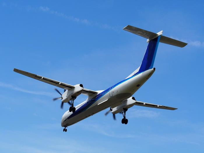 物品汽车(包括底盘）由中国郑州启用船运抵达到英国卢顿