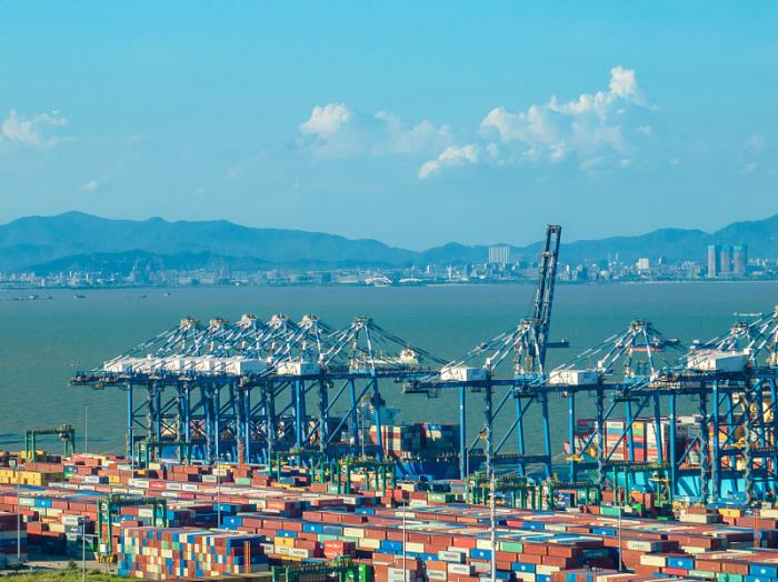 物件空调从中国吉安市采取海上线路输送到法国贝桑松