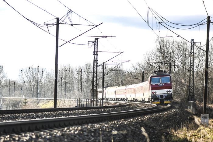 商品模型从重庆采取航运配送到英国纽卡斯尔