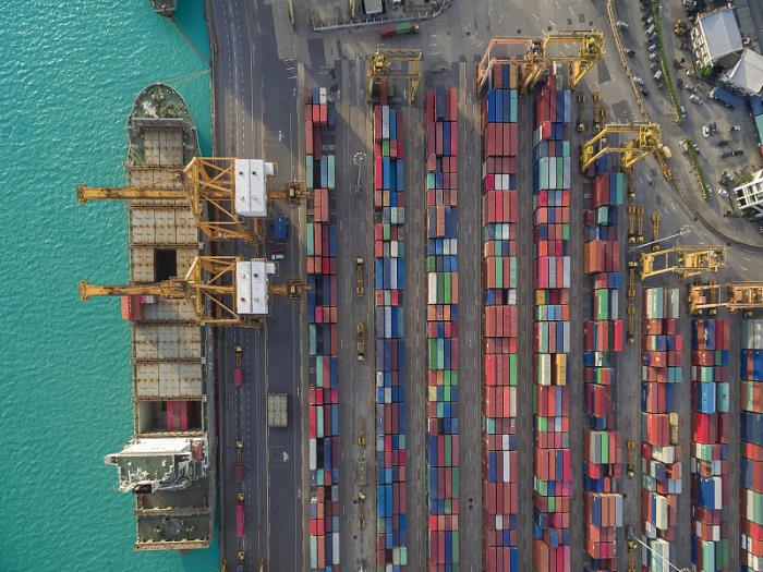 商品洗衣机由中国苏州采用货轮驳运到德国法兰克福