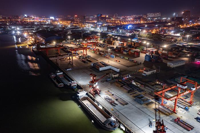 产品高压开关及控制装置从中国青岛选取货轮输送到俄罗斯阿帕季特