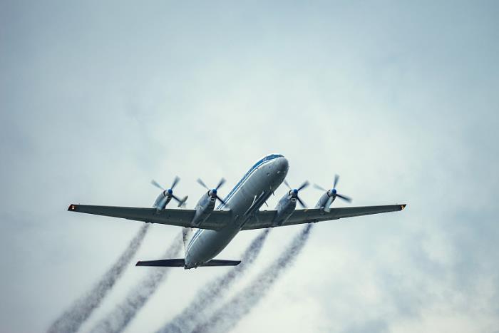 货物烟花、爆竹从中国广州选取海运配送到英国蒂赛德