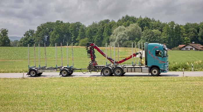 货品文体用品由中国昆明采取水运配送英国伊普斯威奇