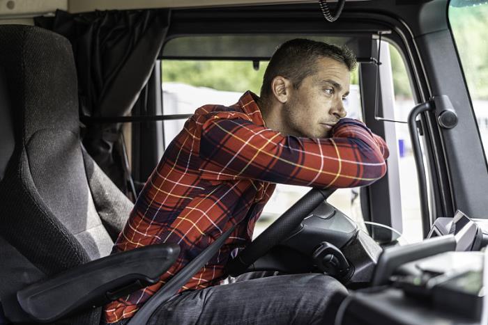 货物车载电器由中国厦门挑选海上线路快运到英国伍尔弗汉普顿